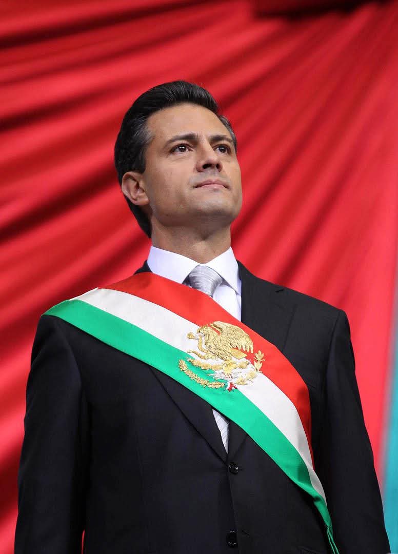 Libro_negro_'s tweet image. Enrique Peña Nieto ha vuelto a México.