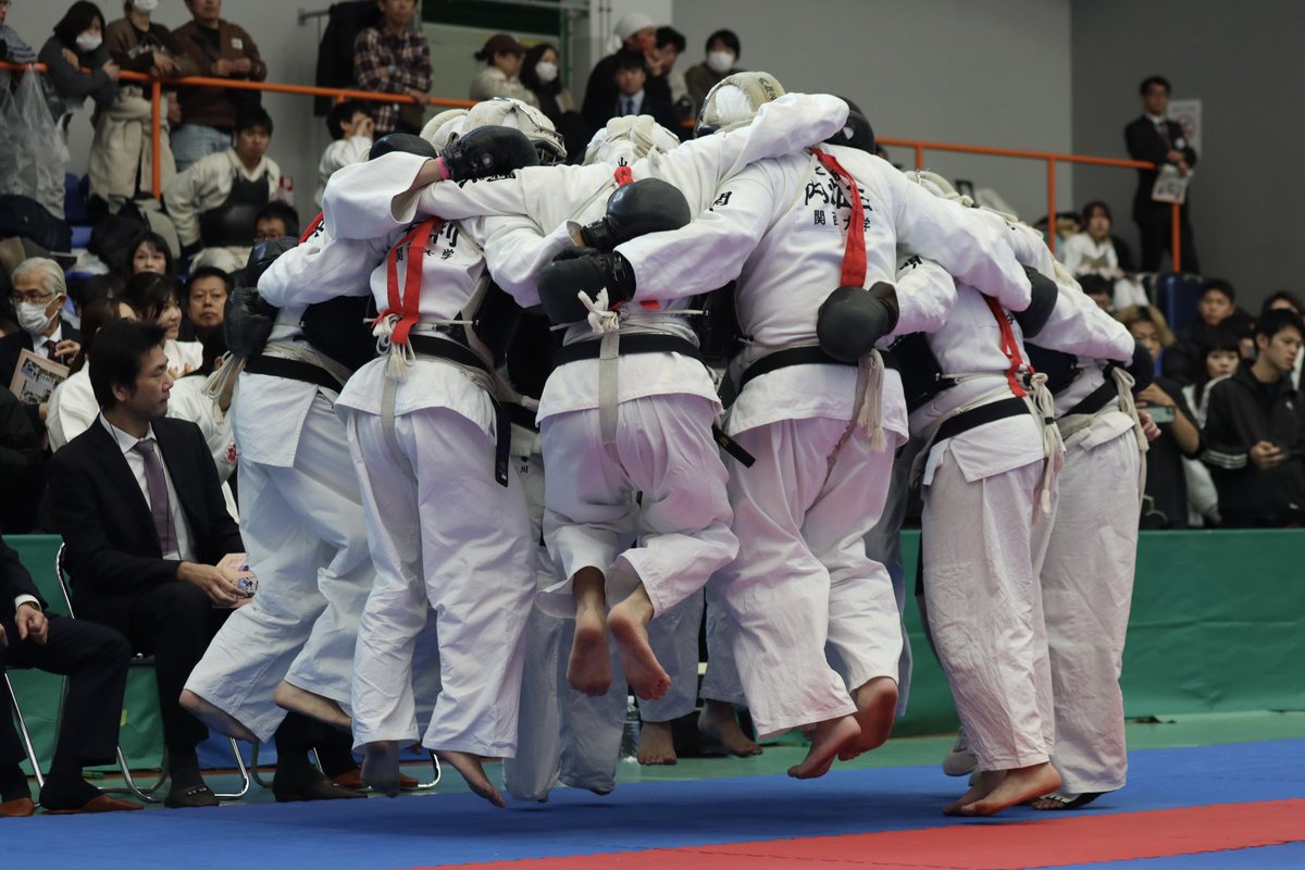 kanspo's tweet photo. 【拳法】第70回全日本学生選手権大会／男子２回戦／対亜大／於・河内長野市立市民総合体育館

〇先鋒　山田　不戦勝
○次鋒　毛利　不戦勝
〇三峰　小浜　２－０
〇中堅　内畑谷２－０
△三将　竹川　１－１
〇副将　後藤　２－０
○大将　岡田　２－０

〇関大６－０亜大

竹川が初の全日で健闘！ https://t.co/VOCwk4juet