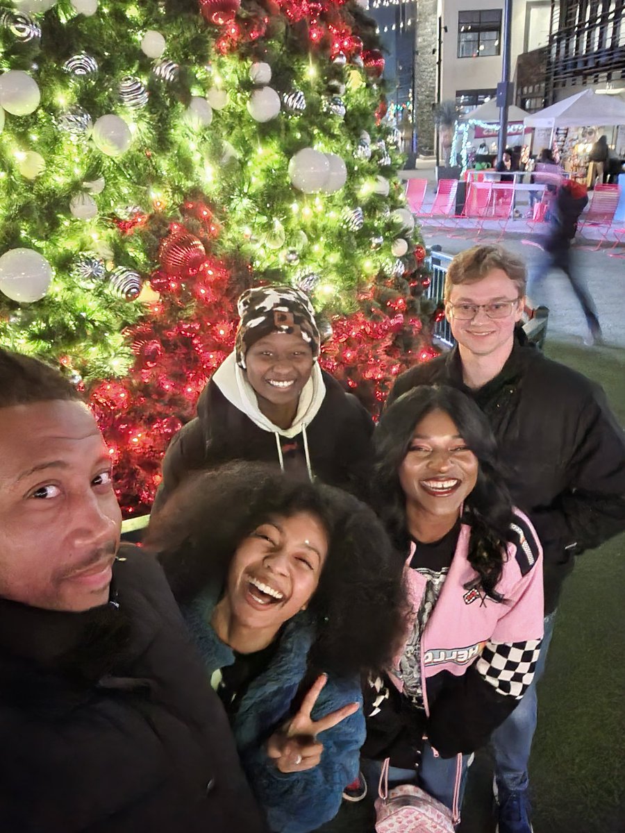 ThxWanderer's tweet photo. AMAZING MOOT MEET UP 🫶🏾🥹 An early happy birthday to my sweet, sweet @blsnbutterfly ! I loved getting to see you, your husbando, and @jusablako !!!!! Thank you again for my new babies 🥹 The jjk movie HURT ME 🤣 https://t.co/VQjmKQoR2a