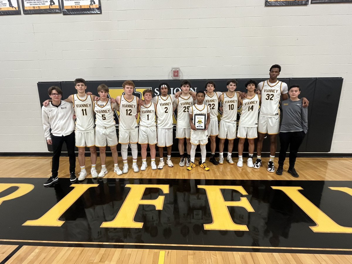 Griffins move to 3-0 on the season with a 78-34 win over Hazelwood Central to win the  Vianney Invitational.  Ben Karsten led the way with 32 points while Chase Duke added 16 and 10 rebounds.  Griffins made 3️⃣3️⃣3️⃣3️⃣3️⃣3️⃣3️⃣3️⃣3️⃣3️⃣3️⃣3️⃣3️⃣ in the game.