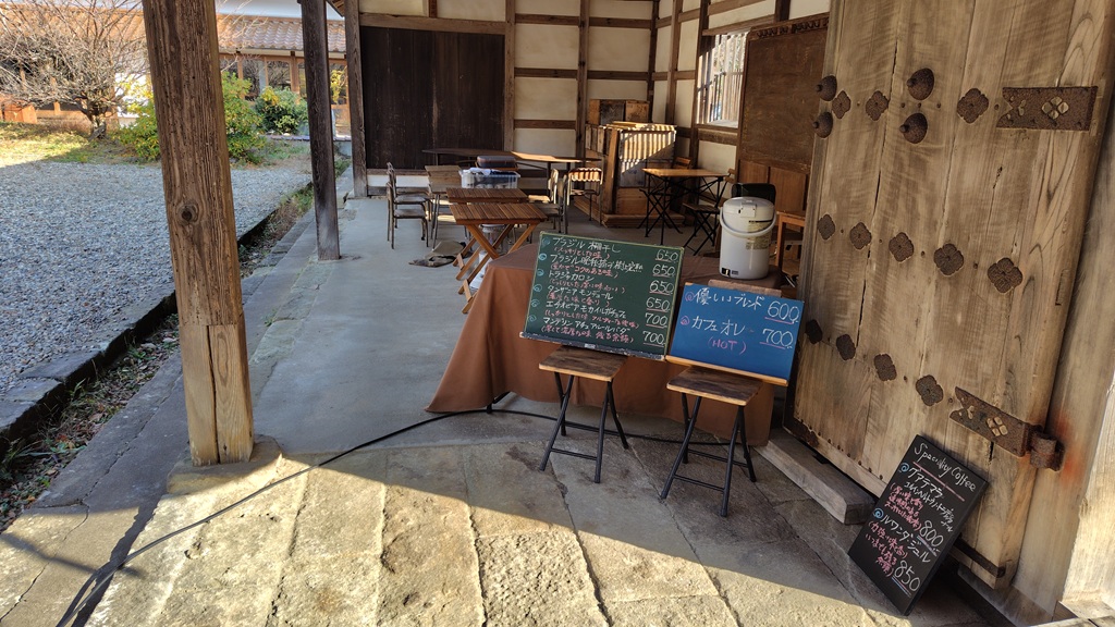 ginzan_neko's tweet photo. 今年最後の門長屋カフェ
どうぞ、お立ち寄りください

＃菫珈琲
＃石見銀山資料館
＃門長屋カフェ https://t.co/UXb0WXMsjj