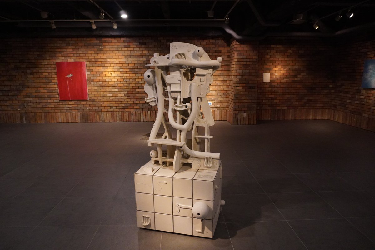 artfactory_j's tweet photo. 開催中「35憶年間私たちは死んでいない」の
1F美術倉庫の展示作品をご紹介！
本日12/7(日)は、アーティストトークと
オープニングパーティーも行われます。 
 
2025年12月5日（金）～12月14日（日）
会期中無休 11:00～17:00（最終入館は16:30）入館無料 #ARTFACTORY城南島　東京都大田区城南島2-4-10 https://t.co/YTtEO3fRRG