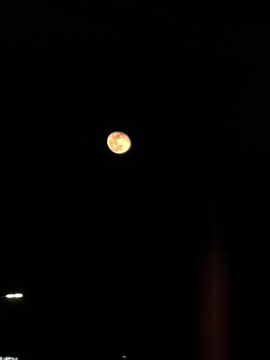 Háganse un favor y salgan a ver la luna! 😍