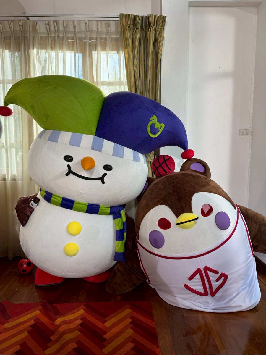 Why is it so hot? 🥵 

vt.tiktok.com/ZSfobsNnj/