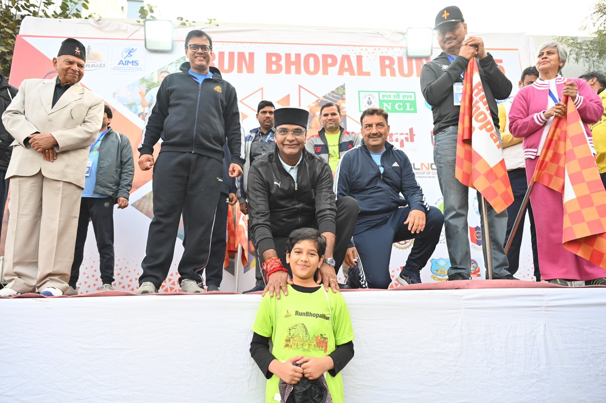 'रन भोपाल रन'- ये जज़्बा है भोपालवासियों का...

आज भोपाल स्थित टी.टी. नगर स्टेडियम में 'रन भोपाल रन-2025' का हरी झंडी दिखाकर शुभारंभ किया।