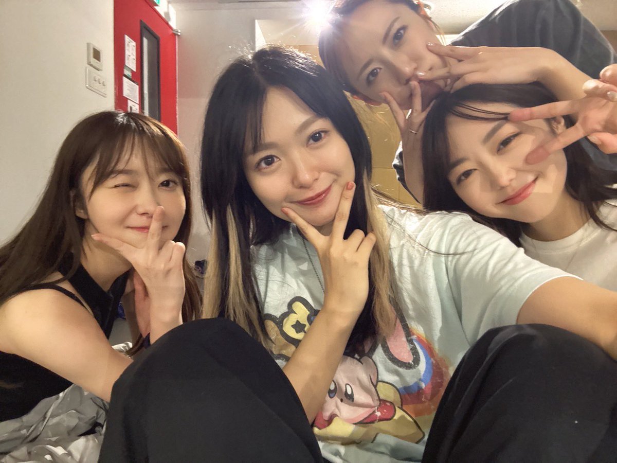 Rie_Kitahara3's tweet photo. 根も葉もRomor
実は夏からレッスンしてて😂、それでも間に合いそうになくて怖くて莉乃ちゃんたちと自主練したり、不安しかなかったけど、本当にやってよかった！！！人生最後の限界突破への挑戦だったかもしれない、みなみちゃん本当にありがとう！！ #AKB48は青春ですin武道館 https://t.co/U6zgnDa6uw