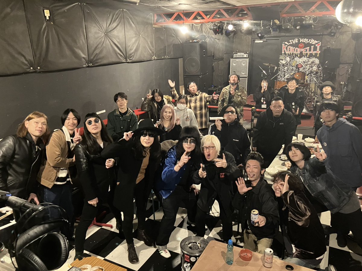昨日の藤枝ココペリにてご一緒いただいた、KiNGONS、Go straight、Billy's、Go→STRAIGHT,Billy's
The Flying Jalapenos、エロティカの皆様、我々を目撃していただいた方々、ありがとうございました☺️
またぜひご一緒できたら嬉しいです。
楽しかった！
#KiNGONS
#FOURTHリリースおめでとうございます