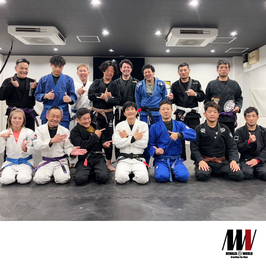 NewazaWorld's tweet photo. 2025/11/28(金)大賀幹夫出張セミナー@宇治BJJ
#柔術上達論 #大賀幹夫 #MikioOga #ねわざワールド
#newazaworld #大賀道場 #jiujitsu #柔術 #ブラジリアン柔術 #bjj #brazillianjiujitsu #mma #nogi #grappling #グラップリング #格闘技 #総合格闘技 https://t.co/GVuyk8Zorx