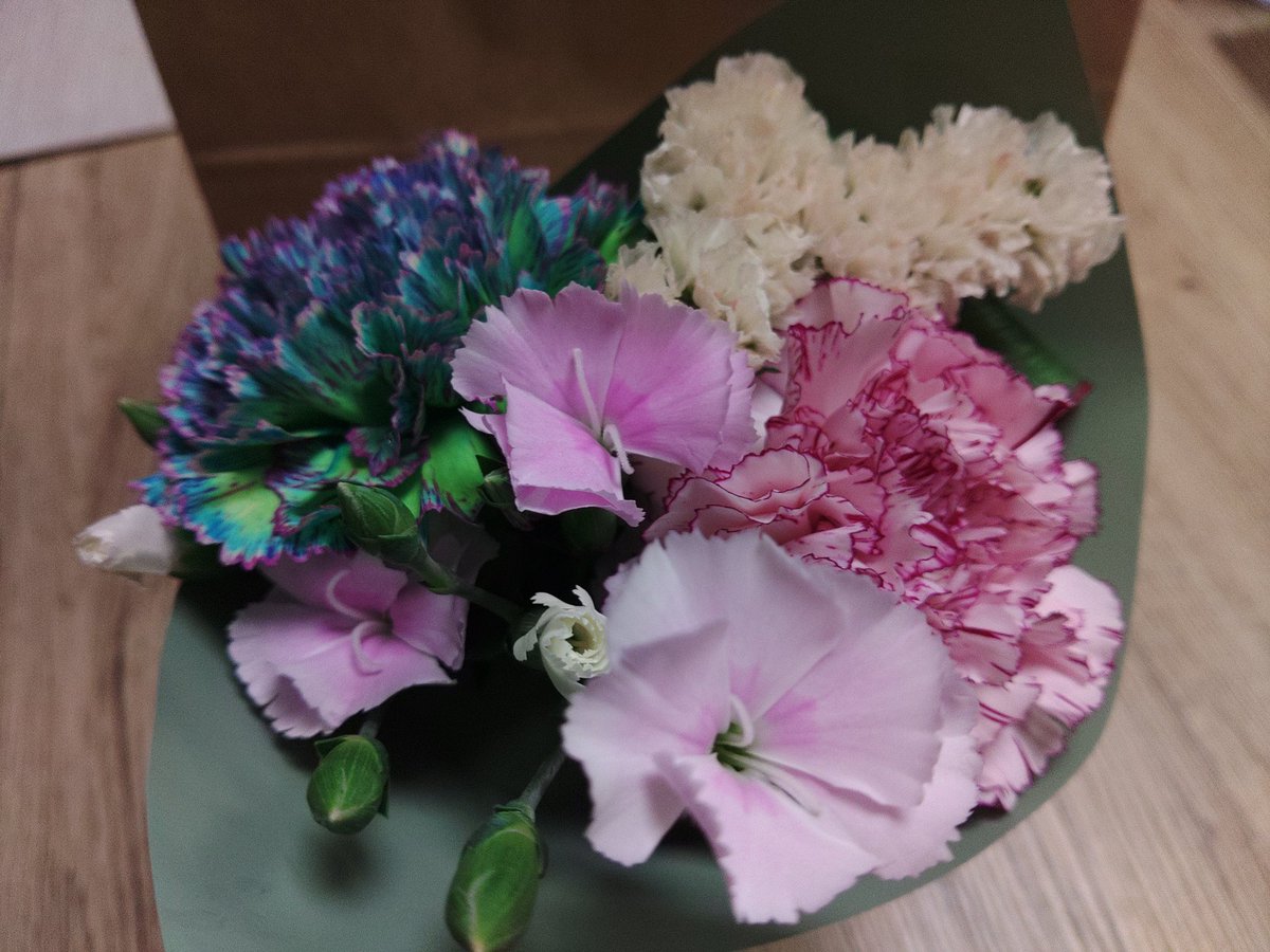 生涯愛した妻とネコに 捧げるブーケを入れ替えました。 なんとなく醸す