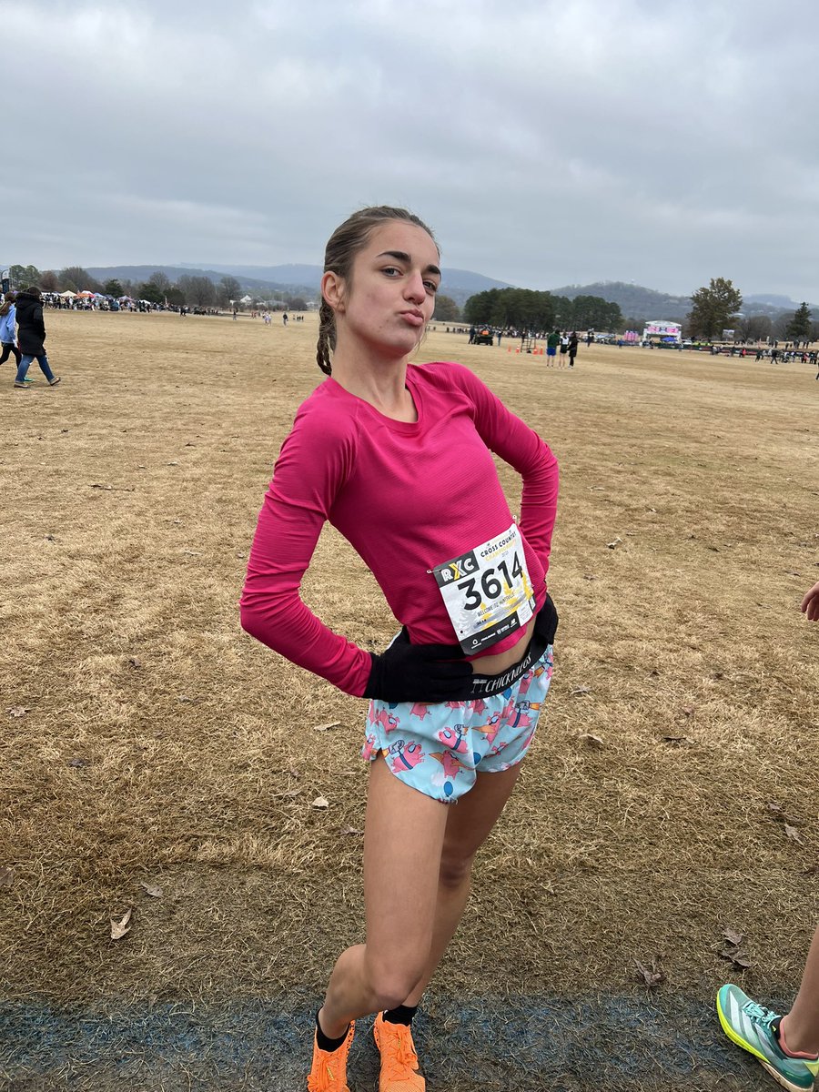 NB RXC! though I was disappointed, I had a great time! I finished with a time of 22:01 and in 66th out of about 300 girls. so glad I was able to be part of this experience and be here with some teammates! so fun! it’s indoor season!!
#runninglane #newbalance #crosscountry #rxc