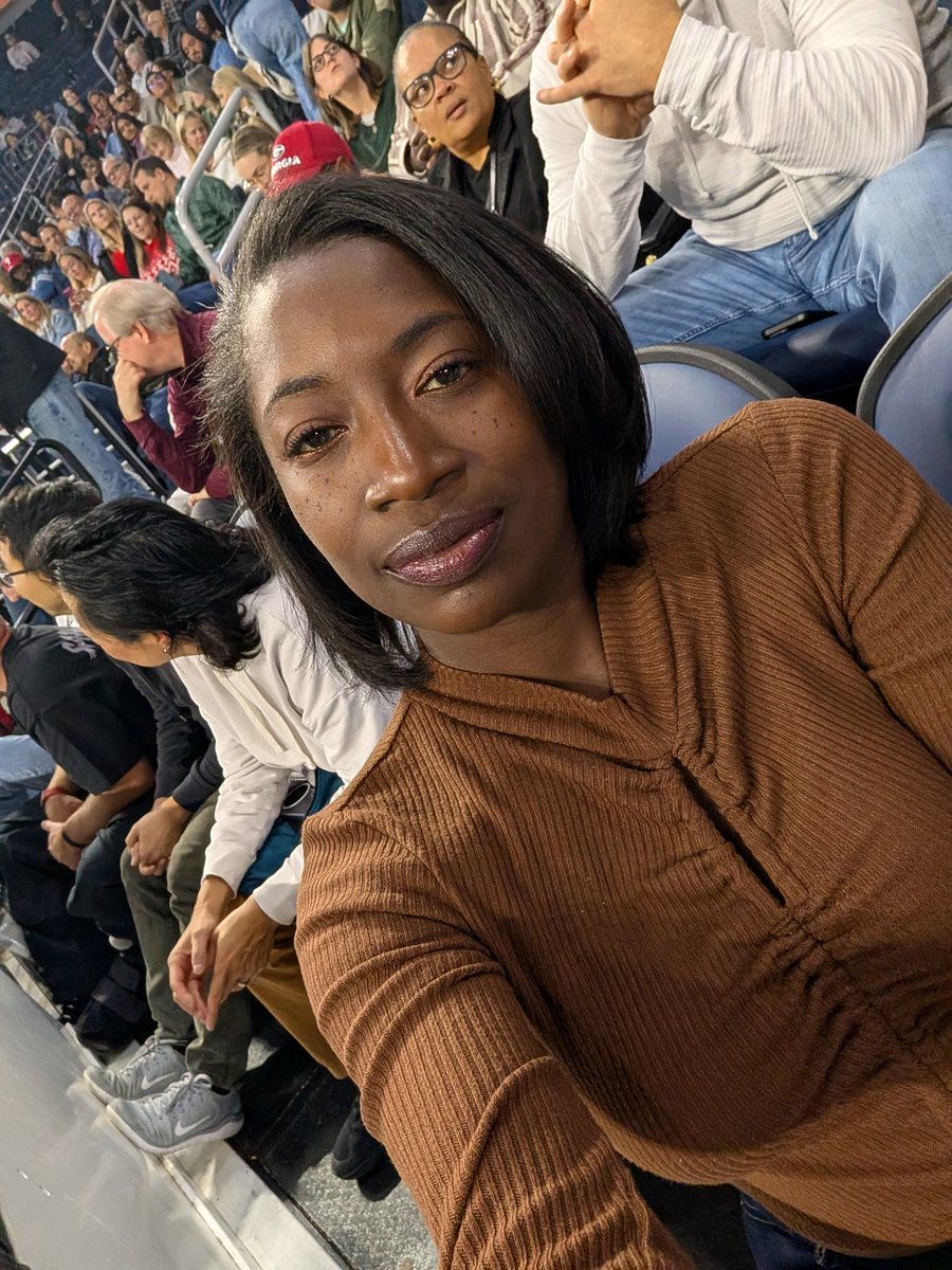 Elle 🍫🍫🍫 tweet media