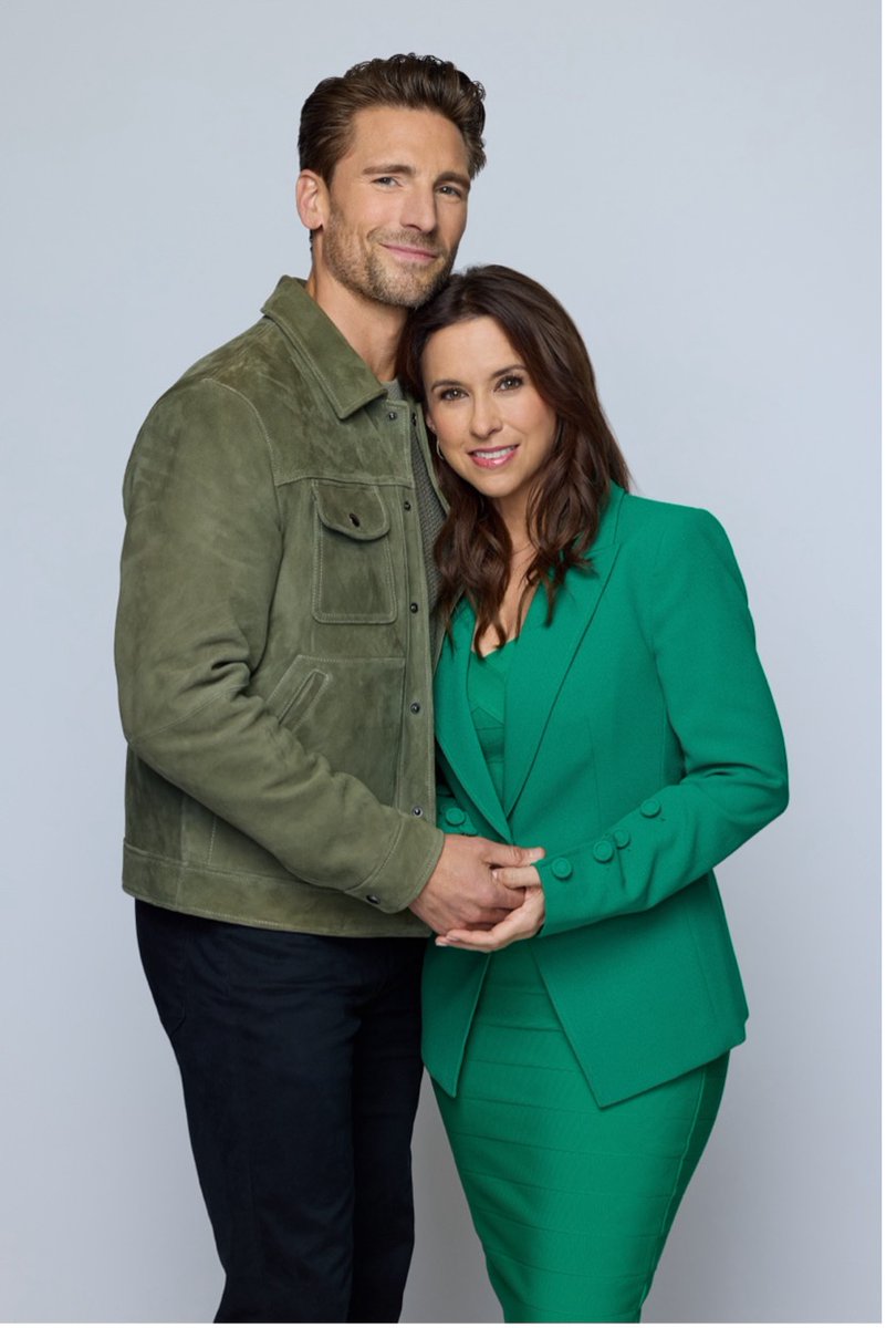 hallmarkchannel's tweet photo. Thanks for live tweeting with us! We hope you enjoyed #ShesMakingAList part of #CountdownToChristmas. Tune in NOW for #TheHallmarkChristmasExperience: A Hometown Holiday Christmas Special, next day on @HallmarkPlus! https://t.co/6fxLrOmjev