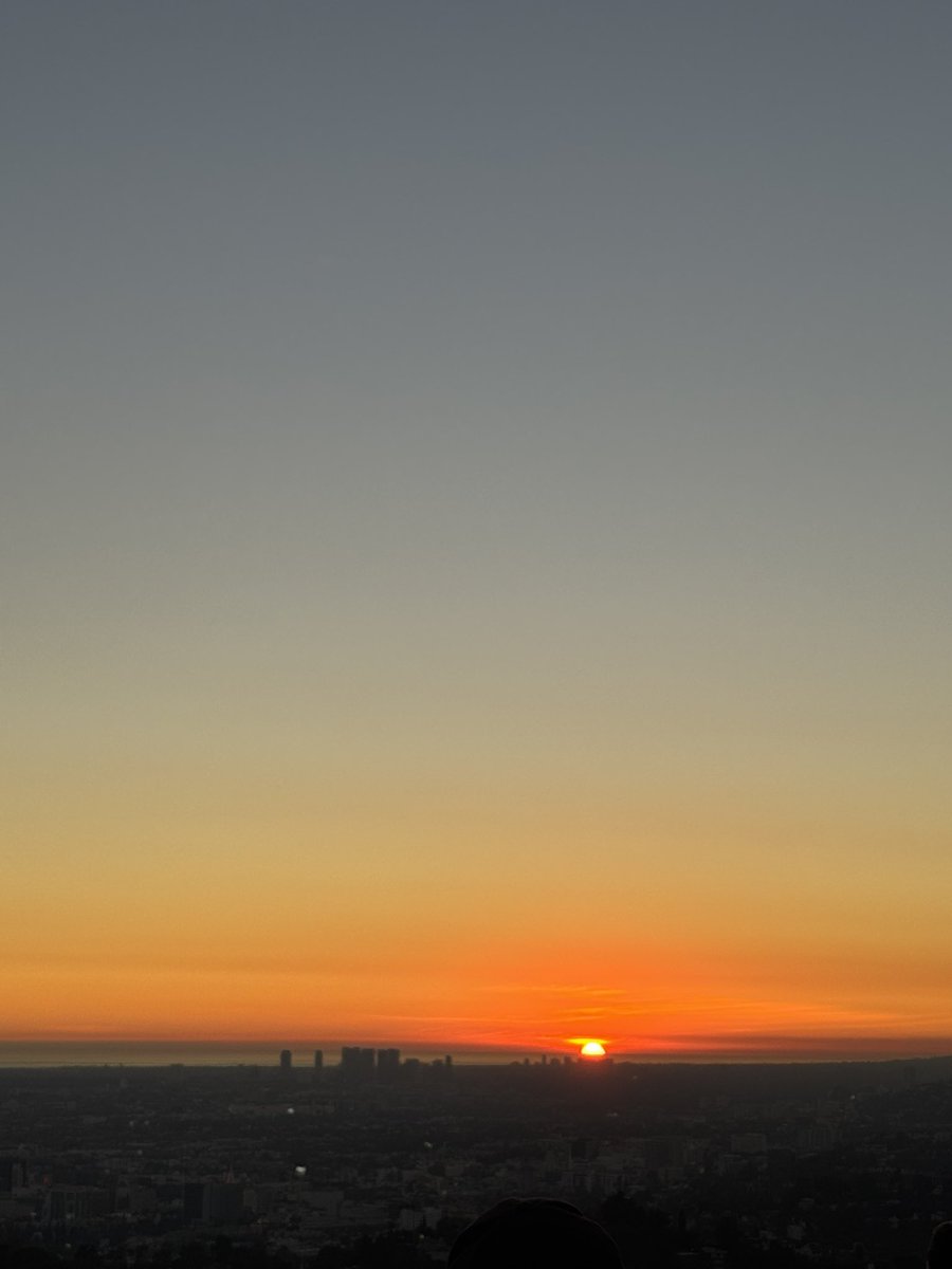 Estev96's tweet photo. Últimamente los atardeceres en LA han estado insanos. https://t.co/OdazC3z28D