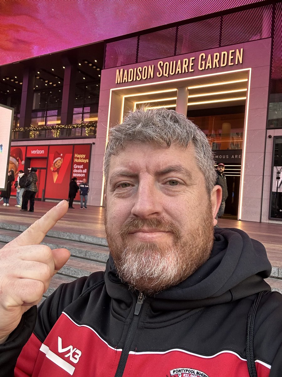 Lewypayne's tweet image. Day 2. New York City. #topoftherock #madisonsquaregarden #macys #empirestatebuilding #rockerfellerxmastree