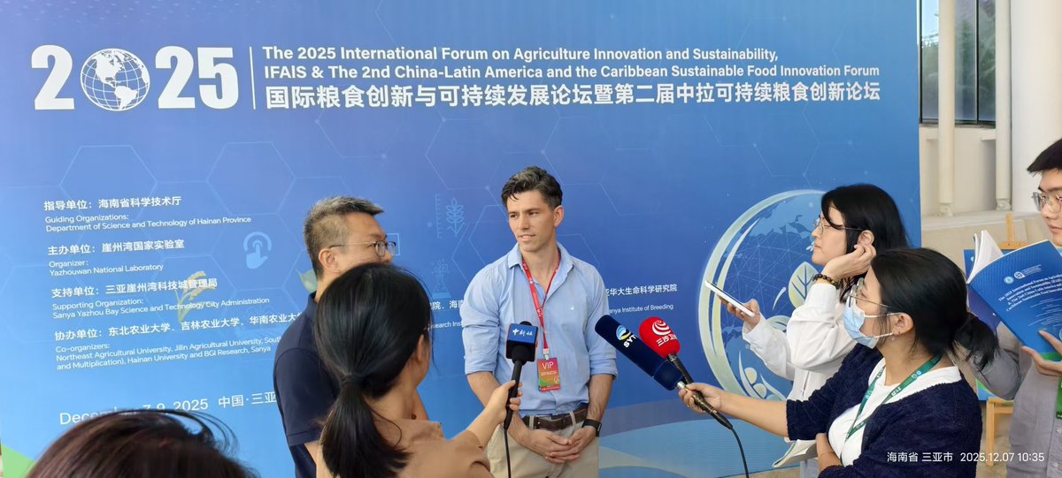 santisignorelli's tweet photo. Muy contento de estar representando a la UdelaR en el IFAIS2025.

China creó un centro para colaboraciones con Latinoamérica. El objetivo de mi visita es definir acciones reales de colaboración.

En esta entrevista con medios Chinos conté porque esta colaboración es importante! https://t.co/ilQudSvXSW