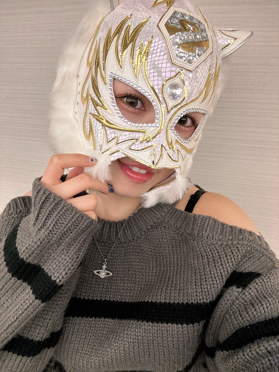 今日は大阪でサイン会！ NEOGENESISは夜の部です✌🏻💖 限られてる時間