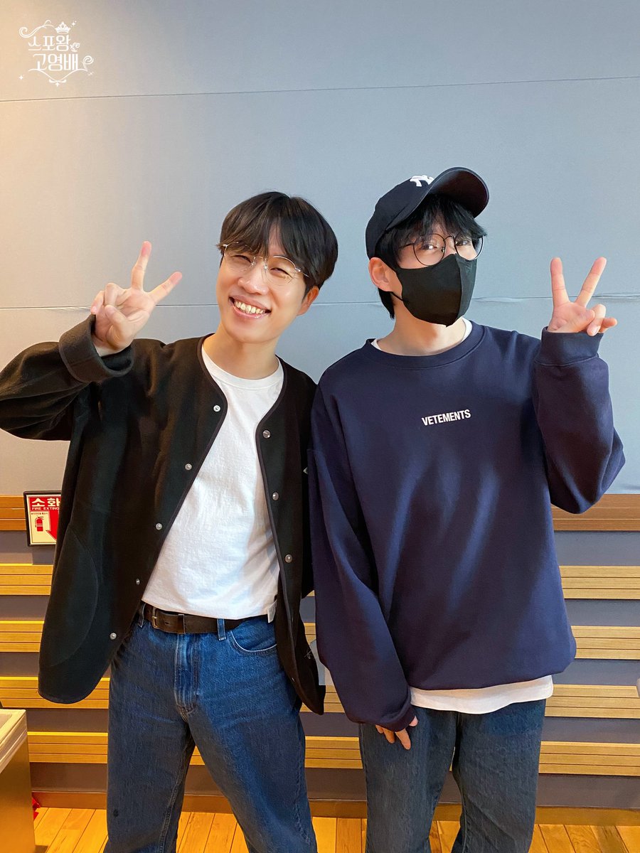 스포왕 고영배 212회차 방송 세줄 스포🙏🏻

1. 권정열이 직접 해명합니다.
“내가 12월에 앨범을 내지 못한 이유”
2. 권정열! 
“아티스트 권정열에게 주고 싶은 점수는 20점”
3. 기타 한 대에 5억 주고 산 권정열!?
“패닉 바이 많이 해🎸”