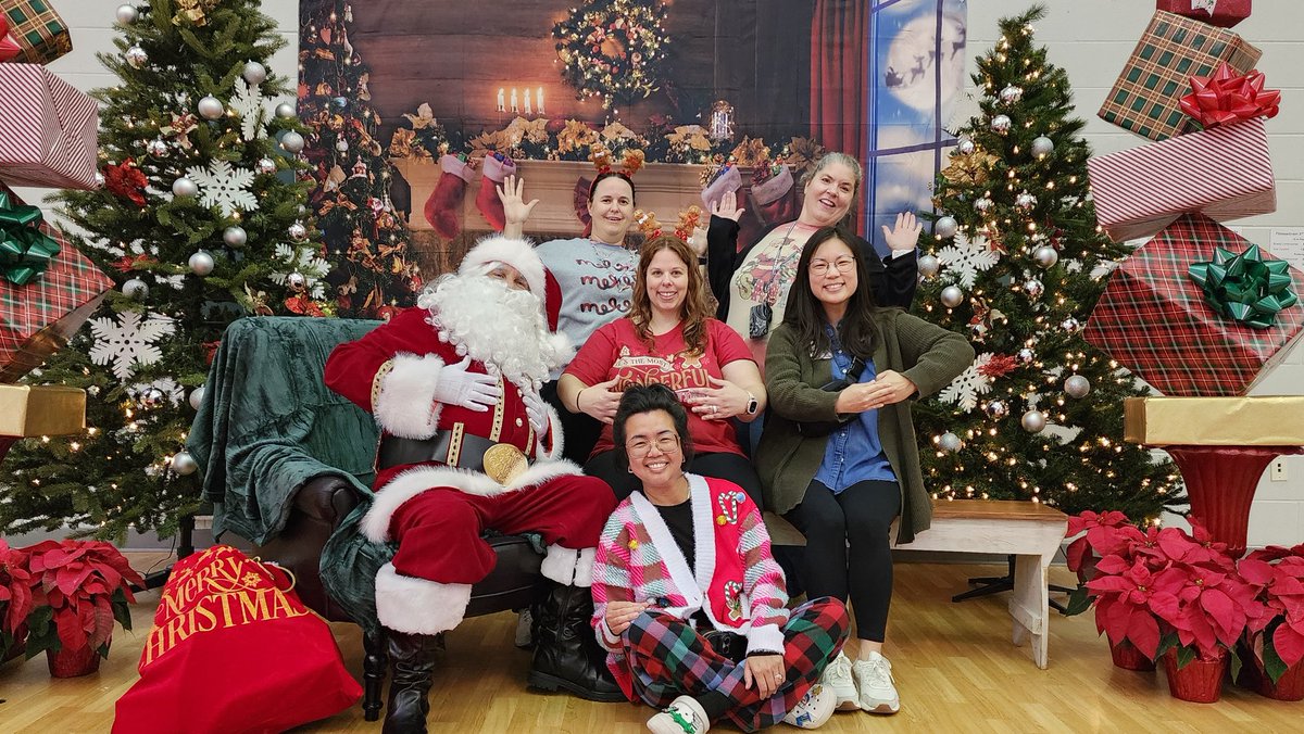 misspaek's tweet photo. A GINGERBREAD MORNING was a huge hit! THANK YOU to #RREpta and all the parent and community volunteers that brought this magical Christmas to life for our Rhino Families this morning. π¦β€οΈππ
#RRErhinos @Rockin_Rhinos @katyisd https://t.co/qdONVRB0i4
