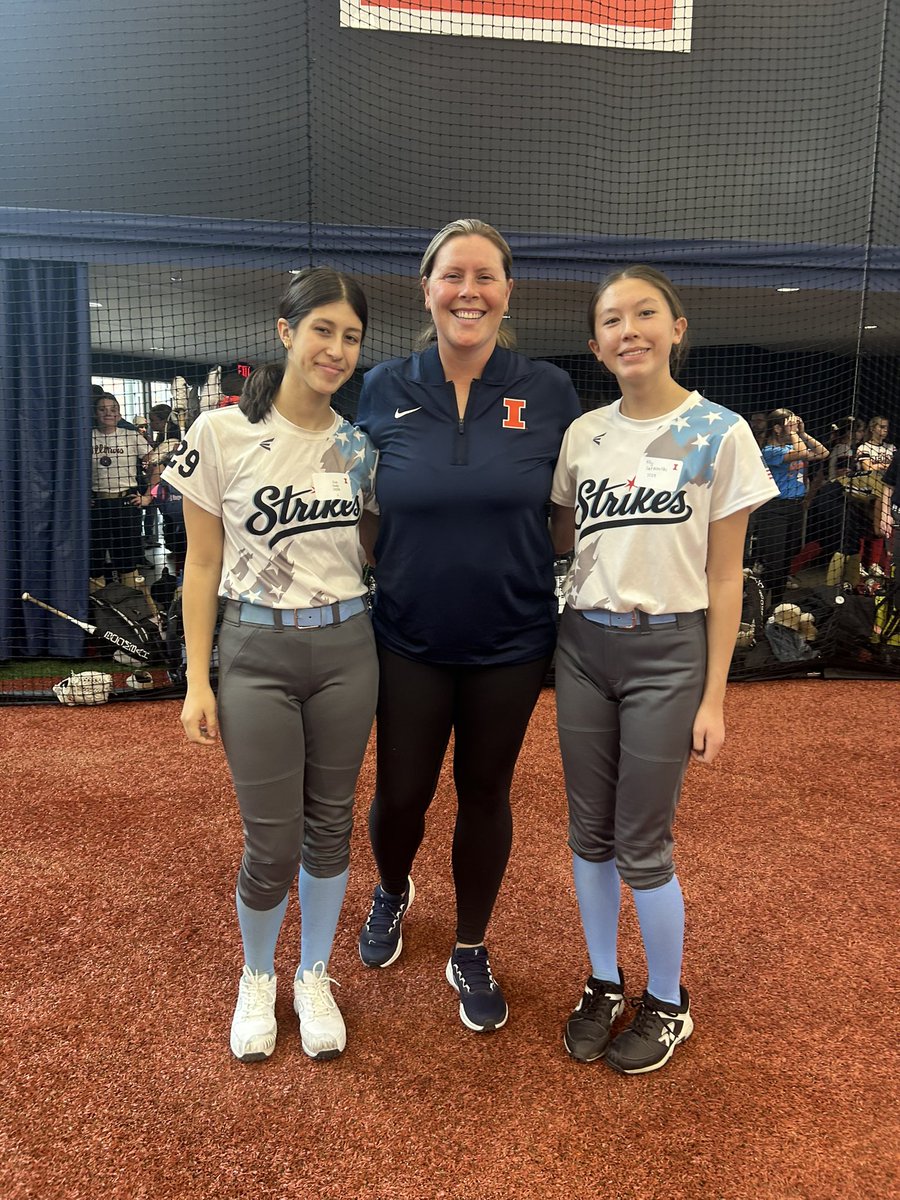 AllySutkowski's tweet photo. Thank you @IlliniSB and @TyraPerry13 for hosting a great camp this weekend! I loved the pitching and hitting drills and received great feedback. Looking forward to more camps in the future.
@SballStrikes @alyssamciintosh @ExtraInningSB @SBRRetweets @CoastRecruitsSB @LineDsoftball https://t.co/TOr9hDijky