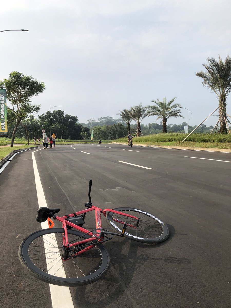 Gowes ciputat-bogor si udeh kuat, tinggal lari dri anyer-panarukan nihh