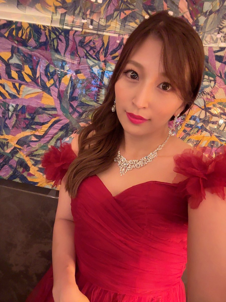 直筆サイン入り写真集の受付は本日までです！！ 素敵に撮って頂き