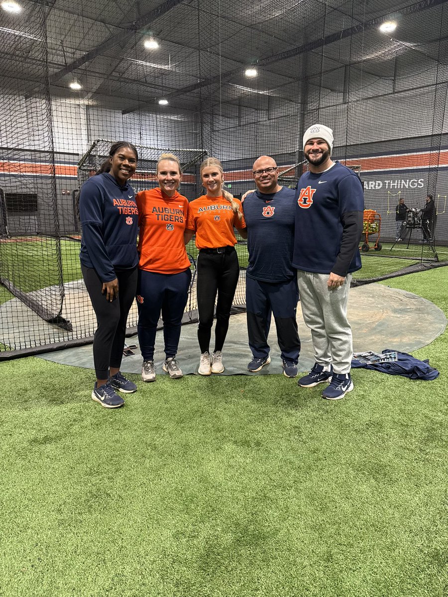 MollieJohn67453's tweet image. Had a great experience at the Auburn Softball Prospect Camp today with my amazing teammate  @EmersynHaney51. Grateful for the instruction, competition, and the chance to learn from the coaching staff.  Thank you @KateMalveaux, @CoachMalveaux, and pitching coach @rykerzc for a…