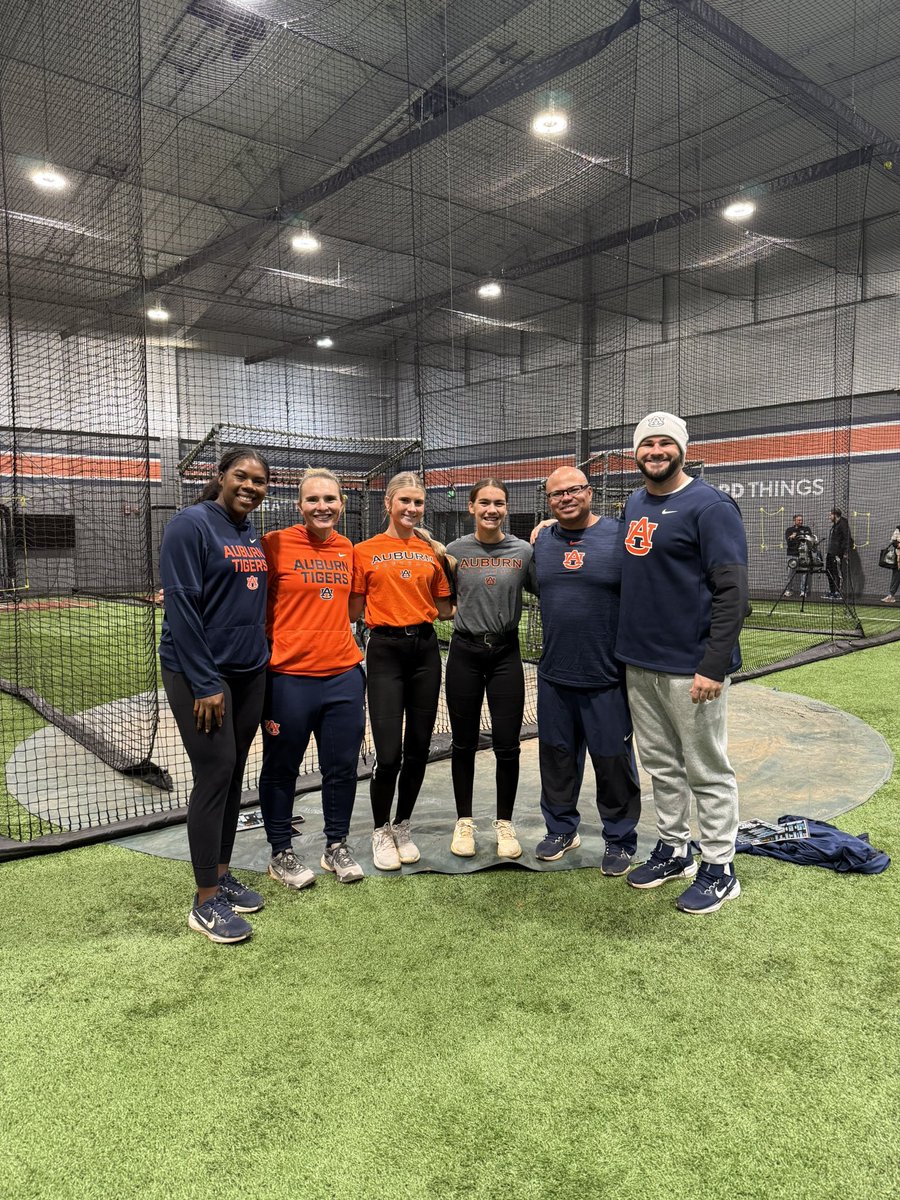 MollieJohn67453's tweet image. Had a great experience at the Auburn Softball Prospect Camp today with my amazing teammate  @EmersynHaney51. Grateful for the instruction, competition, and the chance to learn from the coaching staff.  Thank you @KateMalveaux, @CoachMalveaux, and pitching coach @rykerzc for a…