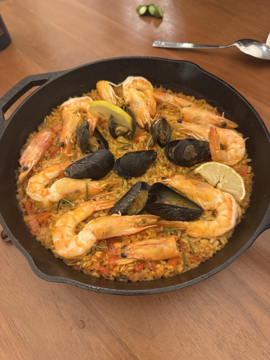 mooonryu's tweet image. Seafood Paella. Turned out really good, but fucked up the socarrat (charred part at the bottom)