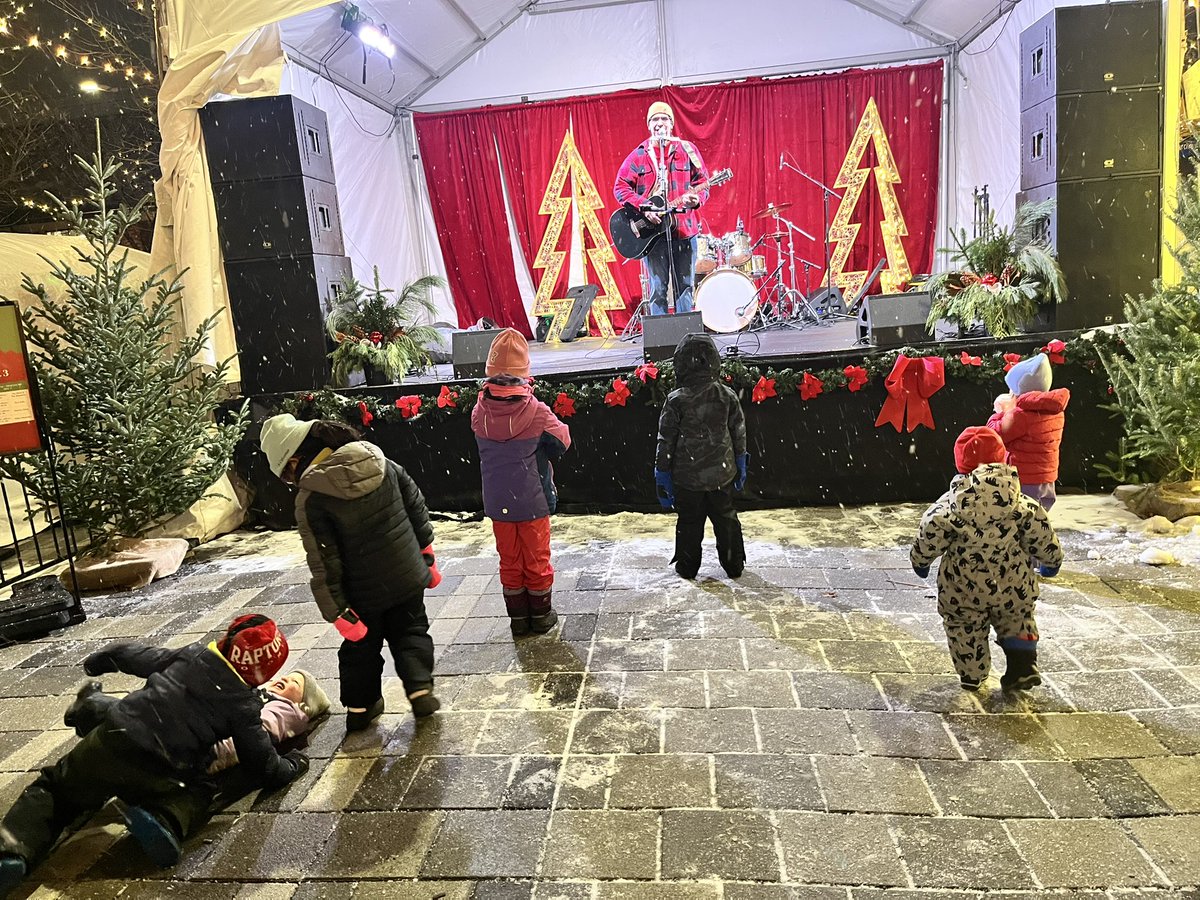 A great time playing at the Ottawa Christmas Market - Casino Lac Leamy stage at Lamdsdowme.