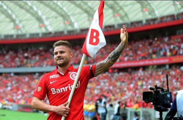 GremioTimeLine's tweet image. Se ele meter gol e meter uma valsa hoje 

Eu vou zerar a vida kkk 

Imagina, @chorumedogremio