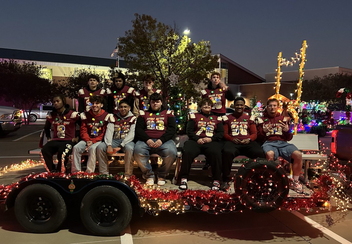 .<a href="/SaginawFootball/">Saginaw Football</a> had a great time at the City of Saginaw Christmas Parade! #TPD Thank you <a href="/CityofSaginaw/">City of Saginaw</a> <a href="/saginawhstx/">Saginaw High School</a> <a href="/RRSABC/">SHS Athletic Booster</a> <a href="/emsisdathletics/">EMS ISD Athletics</a>