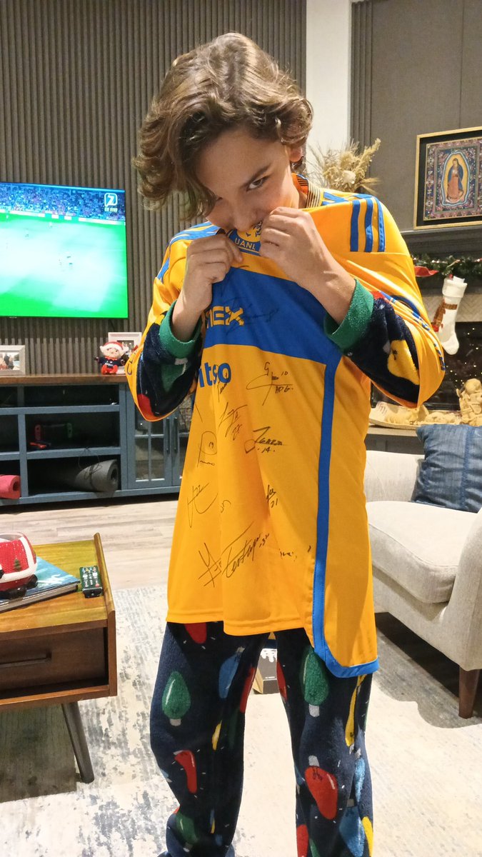 luisaf33's tweet photo. #ClasicoCementero tigresss vamos hoy ganan 3-0 https://t.co/Pvw85wdRFr