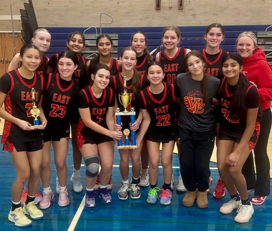 full_courthoops's tweet image. More shout outs! Yeah FCH’s Madhuri, Sam, Shruthi and Will East Varsity on winning the Grand Island Tourney! #fchfam