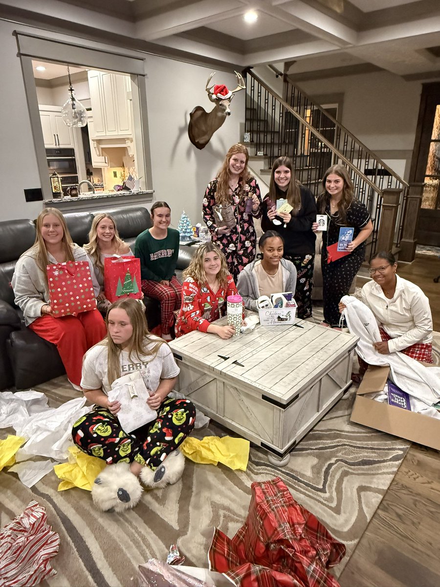 FC_LaRousa's tweet photo. Great night with this Crew!! Team Christmas party 25β was a success!! Dirty Santa, plastic wrap prize ball, Family Feud and Grace/Grit Goals book(Allison Rager)! Merry Christmas! πππ§¨π₯πͺπ½ #bringonsummer @Firecrackersinc https://t.co/eyk0FBTndu