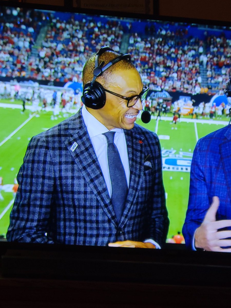 I'm loving this new era of Gus Johnson. Diabolical pencil mustache, clean ass jacket. The drip is insane. #Big10Championship