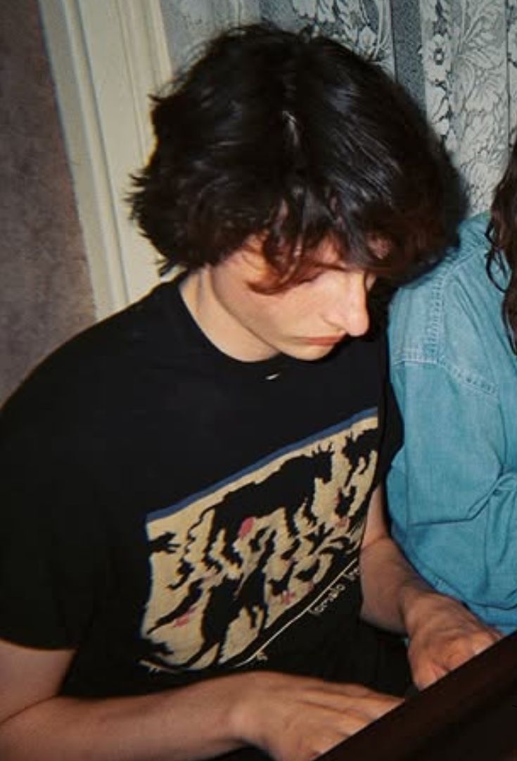 ripjuanix's tweet image. este hombre es PERFECTO canta, actúa, es director, es td lo q esta bien lo amo