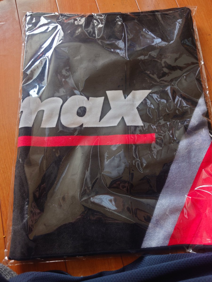 昨日はタイムアタックランでタカタ走って来た！
朝、世羅西辺では-5℃で天気も良さそうだし最良の条件か？と期待したけどコースは最終が濡れててウォーマー使ってもタイムは全然…
今回もウォーマー使わない2本目の方がタイム良かった…
あとツツミさんに貰ったお土産、早速美味しくいただきました！