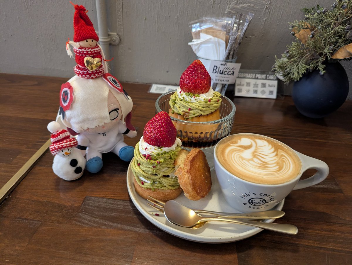 isekai_bees's tweet photo. ﾄﾞﾄﾞ、クリスマスツリーだよ https://t.co/Sjs1EOfCJO
