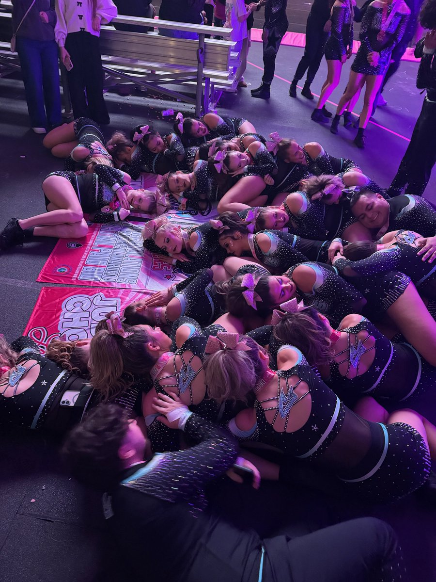 hailey bartlett tweet media