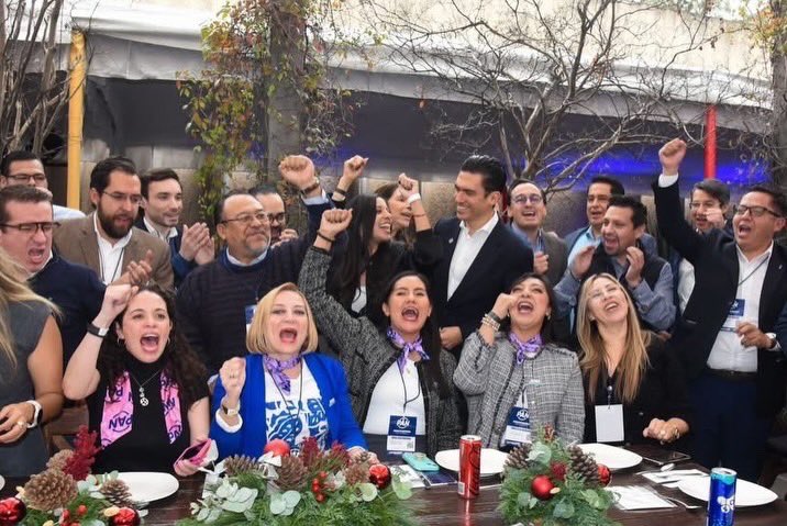 TeRe_Cisneros's tweet photo. 🔵Instalación del Consejo Nacional de @AccionNacional 2025-28

¡El @PAN_CDMX presente con nuestro Presidente @JorgeRoHe ¡Cuentas con nosotros!🙌🏼

#DefendamosMéxico 🇲🇽
#ConsejoNacionalPAN https://t.co/t1ATCfj3g9