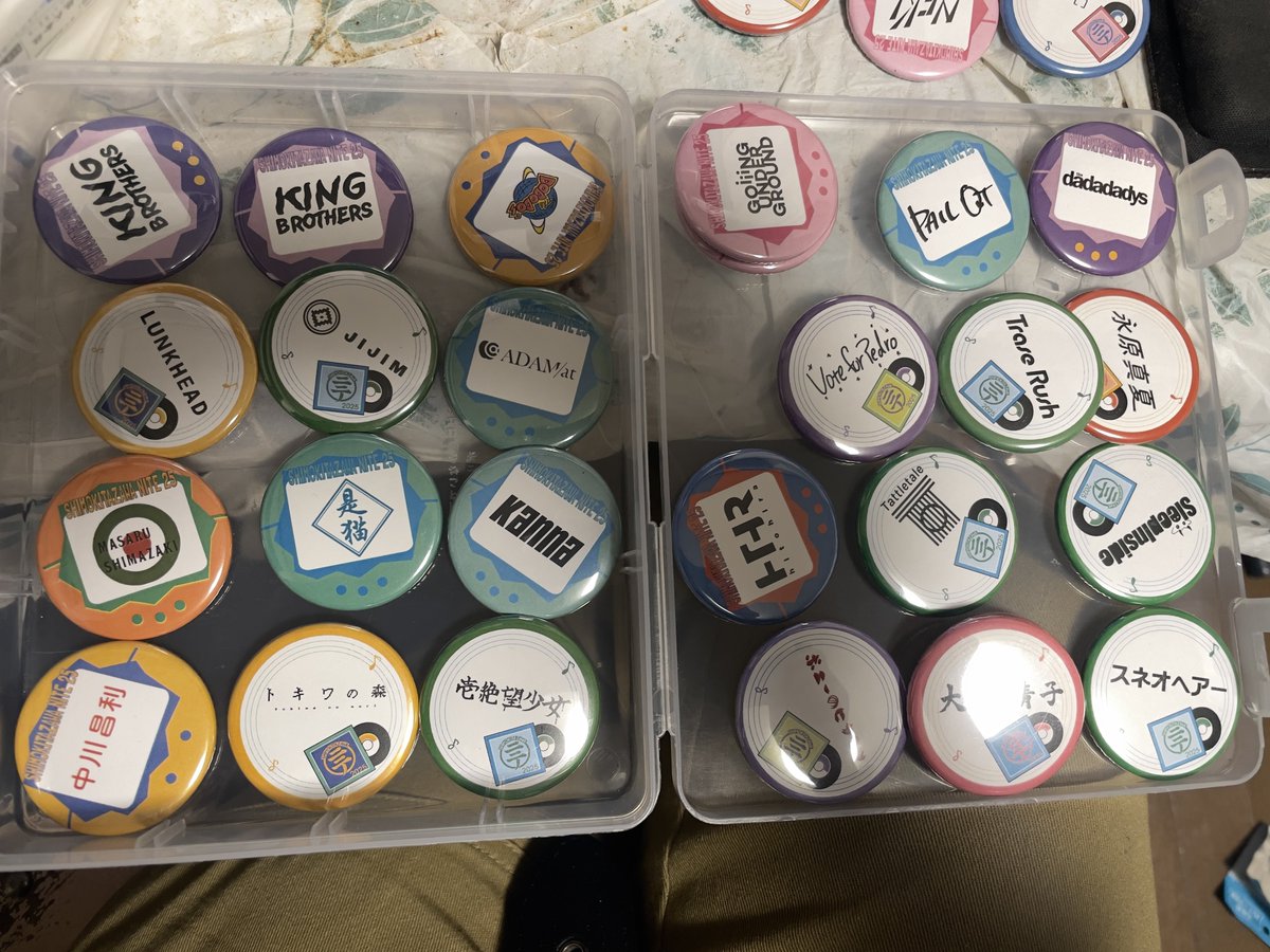 下北沢にての缶バッジはお目当ての明くる夜の羊やNavyHERETICが手に