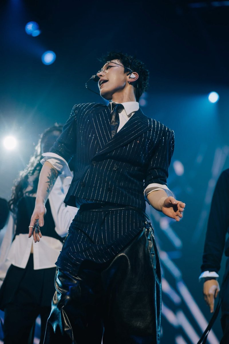 당신은..  스포트라이트 받으려고 태어난 사람

facebook.com/share/1BSwbdb6…