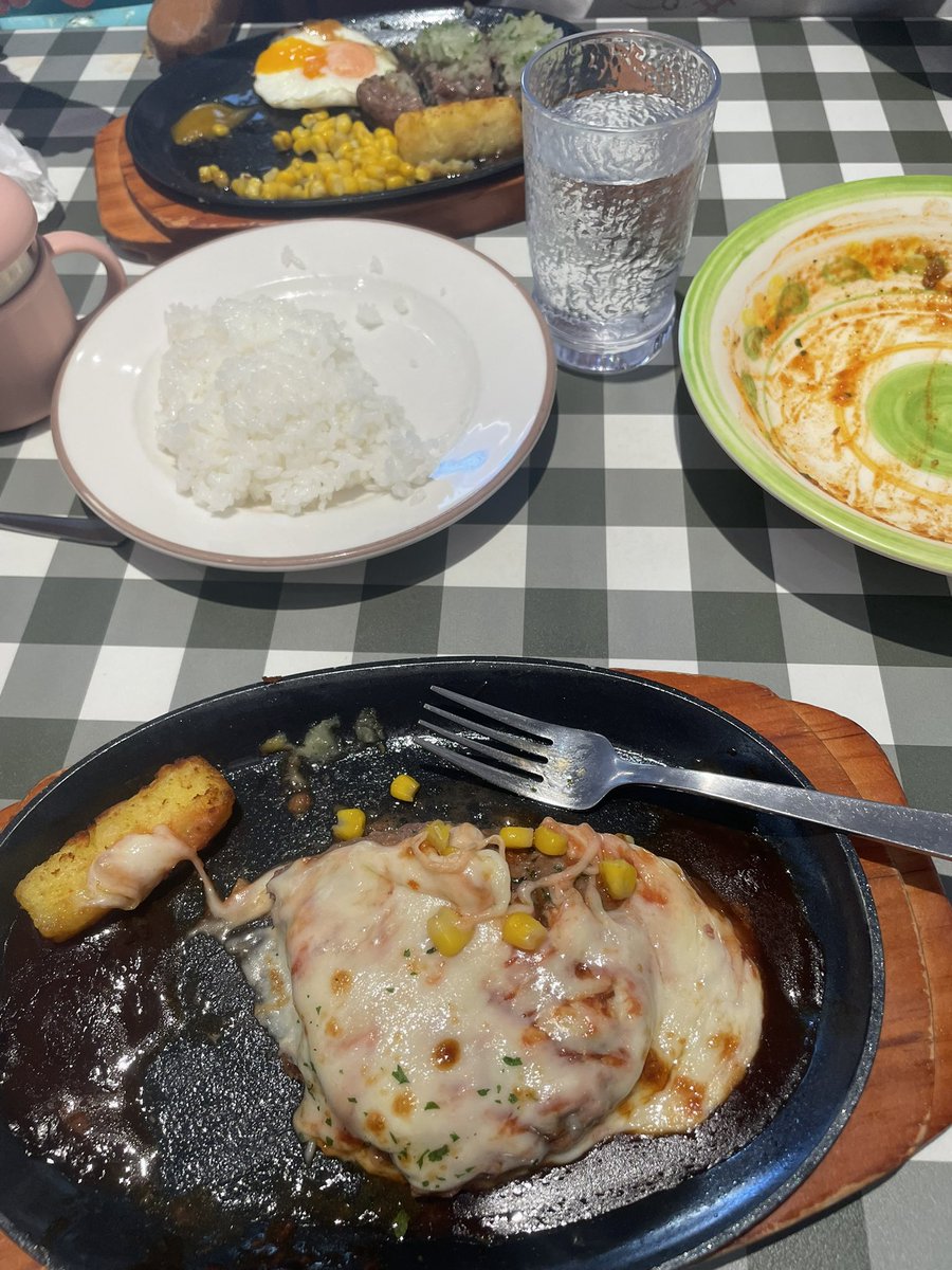 DariusSlayer's tweet image. I’m at a Saizeriya with the family but not out of fear of @CacheThatCheque but as doing my part to integrate into Japanese society 🫡