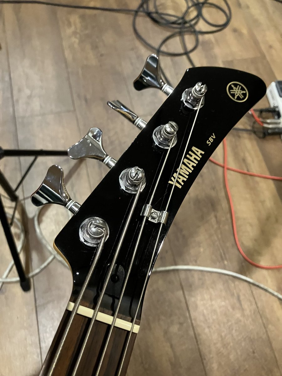 macharow's tweet photo. 今日は年内練最終のスタジオ練習。YAMAHAにハートキーのアンプは中々良い感じでした。YAMAHAの楽器は基本的にYAMAHAの音がするから音作りがやりやすいのも良し。
#YAMAHA
#SBV https://t.co/LfVD3kl3Ma