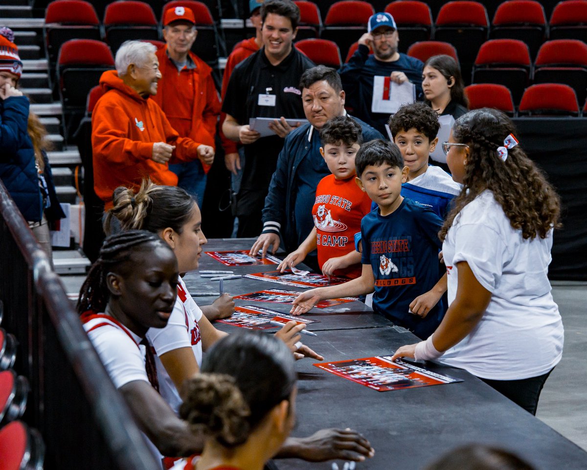 FresnoStateWBB's tweet image. Moments like these mean the most 🫶

Thanks for always showing up, Red Wave!