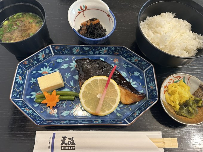 \[V}KWwRXfBAhbgR!!x:ŐV𐏎XV!!