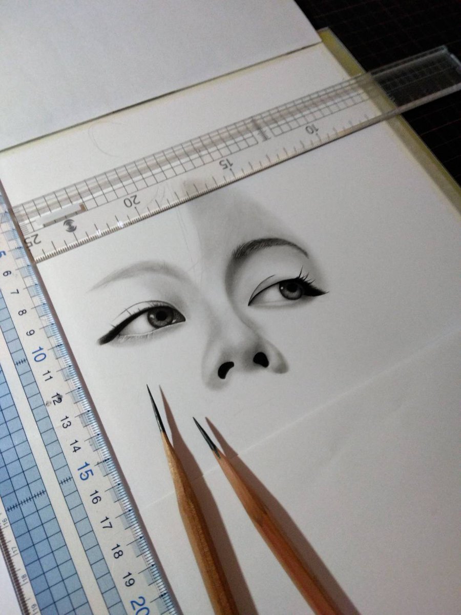 ○鉛筆画(pencil drawing) 一般女性をモデルに新作描き始めました