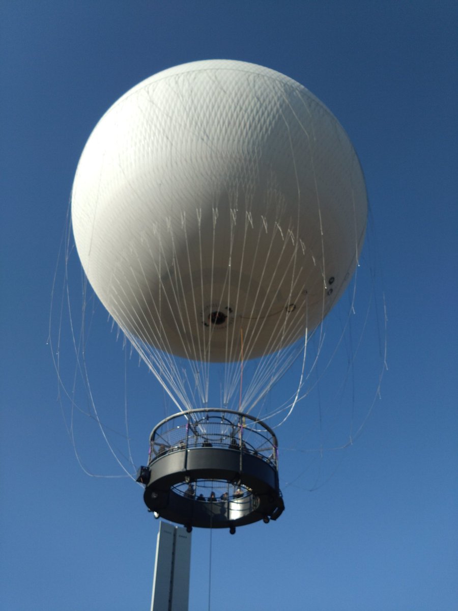 この秋に始まった、仁徳天皇陵（大仙古墳）を見下ろす気球に乗ってきました。おおさか堺バルーン。かなり揺れて、子どもも興奮。
風の影響などで、２時間半待ちになったものの、価値ある体験でした！
おすすめです。