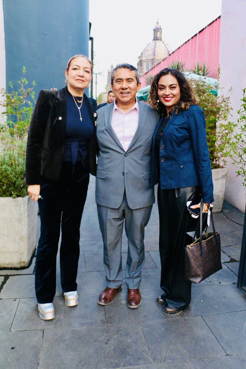 El diálogo franco y la conversación amena siempre se valora. Mi corazón sigue siendo #INE #democracia #TrabajandoporlaDemocracia muchas gracias a la Secretaria Ejecutiva del INE y al Consejero <a href="/Montano_Ventura/">Jorge Montaño Ventura</a> por el espacio