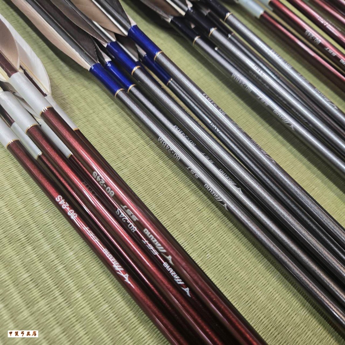 Kouemon5th's tweet photo. ミズノSSTカーボン矢が入荷しました✨
生産終了後も、根強い人気のあるカーボンシャフトです‼️
オンラインショップに掲載のない矢については、お気軽にお問い合わせください🗻！

SST8024BM-2組
SST8024S-2組
SST7518S-1組

SST7520BC-2組
SST78024BC-1組
https://t.co/qXh4bEny6A
#弓具 #弓道 #SST https://t.co/OCsx2ghZub